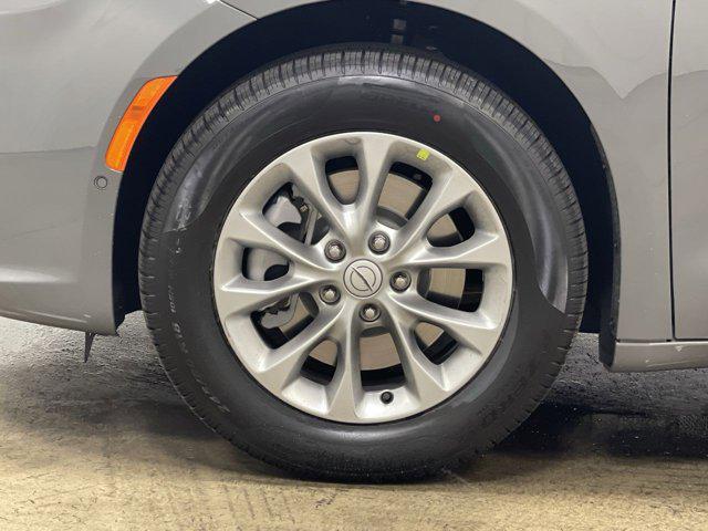 new 2025 Chrysler Pacifica car, priced at $44,386