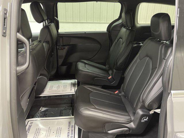 new 2025 Chrysler Pacifica car, priced at $44,386