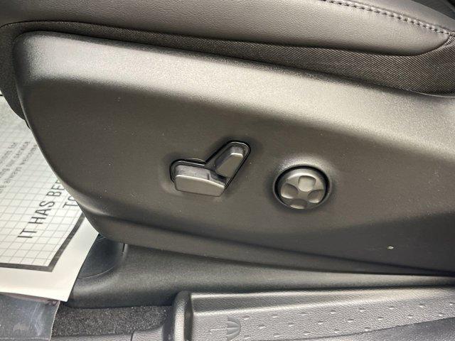 new 2025 Chrysler Pacifica car, priced at $45,886