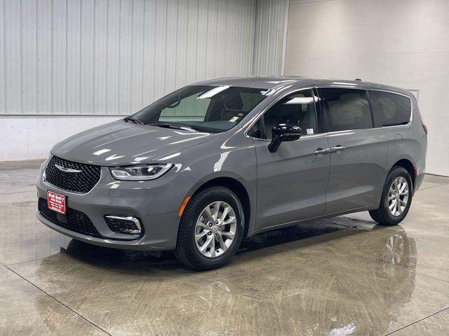 new 2025 Chrysler Pacifica car, priced at $44,386