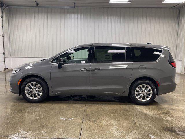 new 2025 Chrysler Pacifica car, priced at $44,386