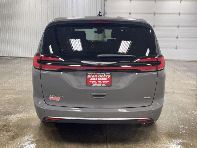 new 2025 Chrysler Pacifica car, priced at $44,386