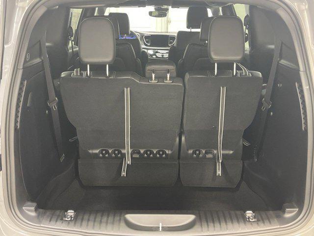new 2025 Chrysler Pacifica car, priced at $44,386