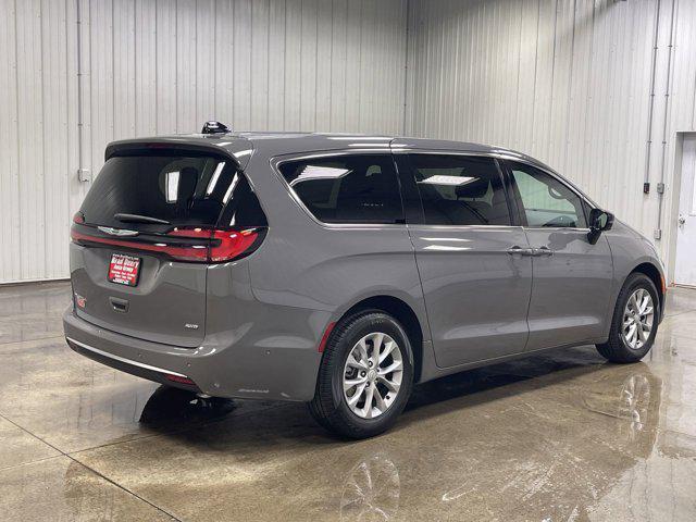 new 2025 Chrysler Pacifica car, priced at $45,886