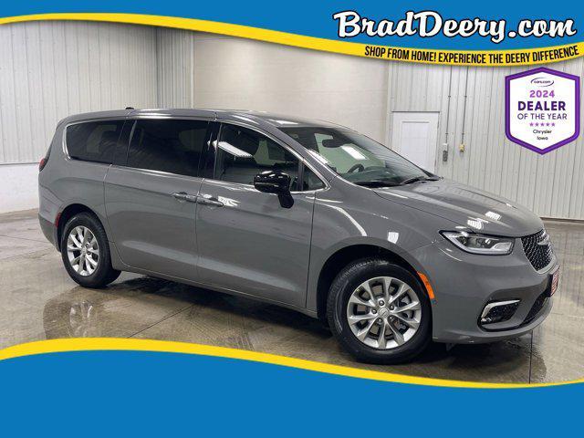 new 2025 Chrysler Pacifica car, priced at $45,886