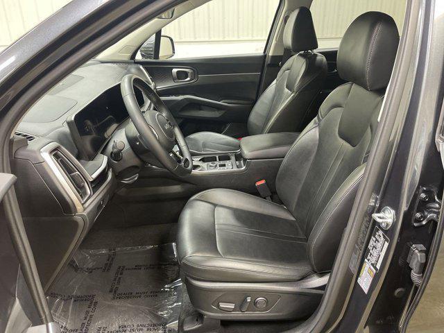 used 2024 Kia Sorento car, priced at $28,560