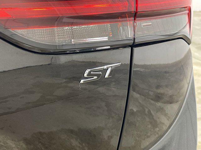 used 2023 Buick Envision car, priced at $35,832