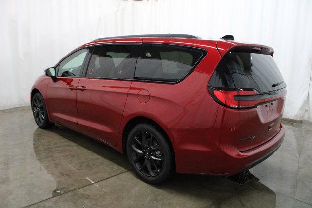 used 2024 Chrysler Pacifica car, priced at $39,498