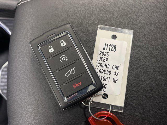 new 2025 Jeep Grand Cherokee car, priced at $41,243