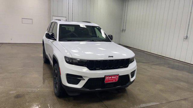 new 2025 Jeep Grand Cherokee car, priced at $41,941