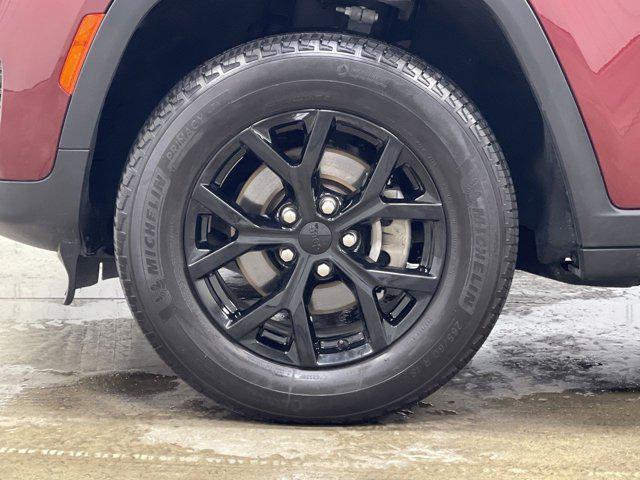 used 2024 Jeep Grand Cherokee car, priced at $34,172