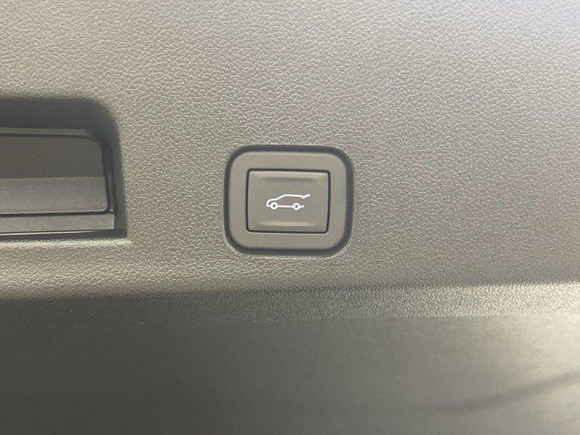 new 2025 Chevrolet Traverse car, priced at $48,495