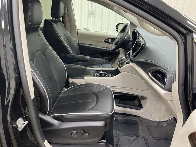 used 2023 Chrysler Pacifica car, priced at $35,324
