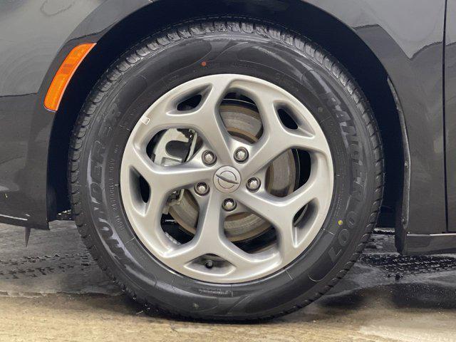 used 2023 Chrysler Pacifica car, priced at $35,324