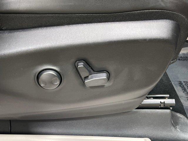 used 2023 Chrysler Pacifica car, priced at $35,324