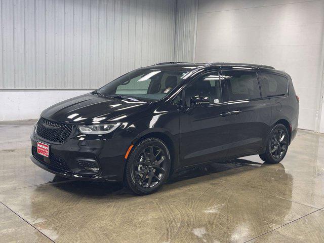 new 2024 Chrysler Pacifica car, priced at $40,844