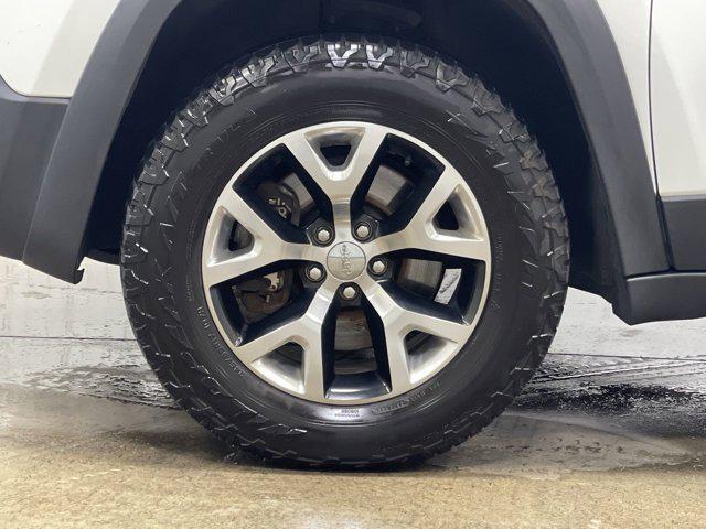used 2015 Jeep Cherokee car, priced at $13,998