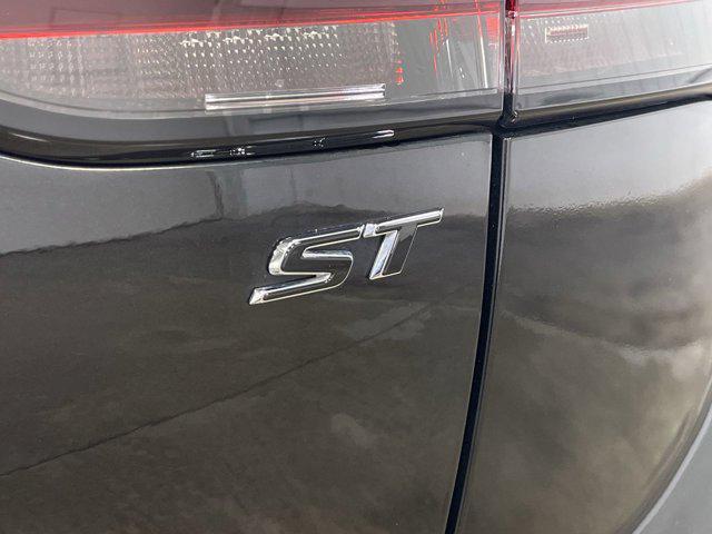 used 2023 Buick Envision car, priced at $31,011