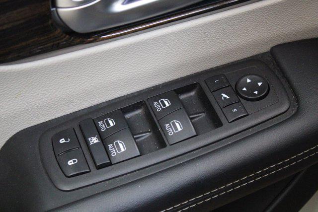 used 2023 Chrysler Pacifica car, priced at $31,003