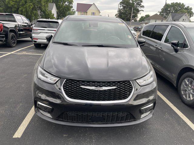 new 2025 Chrysler Pacifica car, priced at $48,720