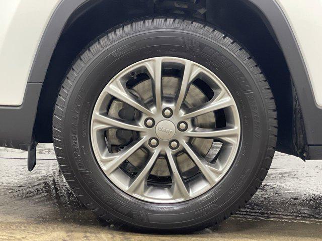 used 2019 Jeep Cherokee car, priced at $15,594