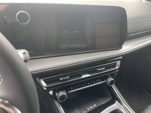 used 2025 Chevrolet Traverse car