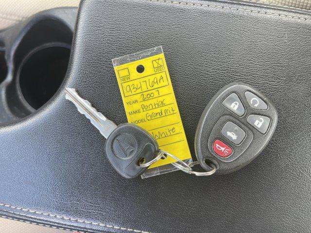 used 2007 Pontiac Grand Prix car, priced at $5,250