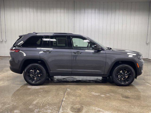 new 2025 Jeep Grand Cherokee car, priced at $40,881