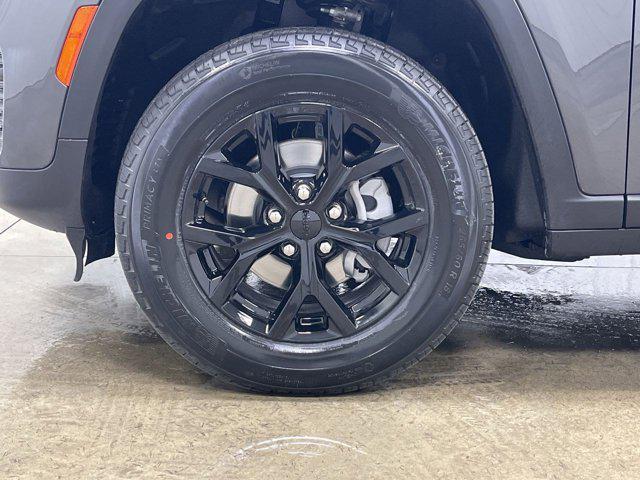 new 2025 Jeep Grand Cherokee car, priced at $40,881