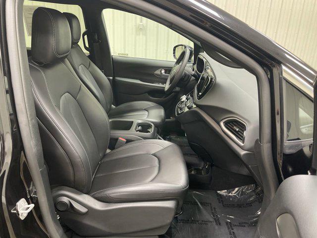 used 2025 Chrysler Pacifica car, priced at $36,132