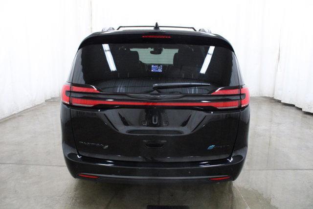 used 2024 Chrysler Pacifica Hybrid car