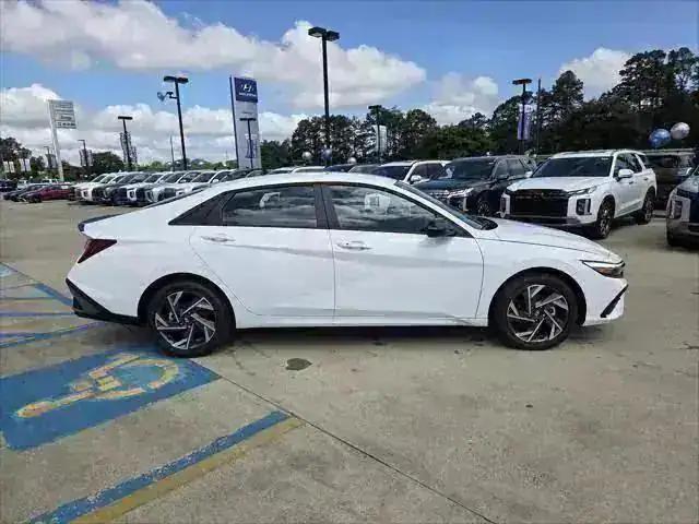 new 2025 Hyundai Elantra car, priced at $30,585