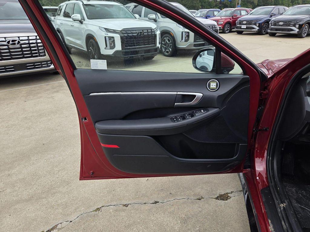 new 2025 Hyundai Sonata Hybrid car, priced at $33,758