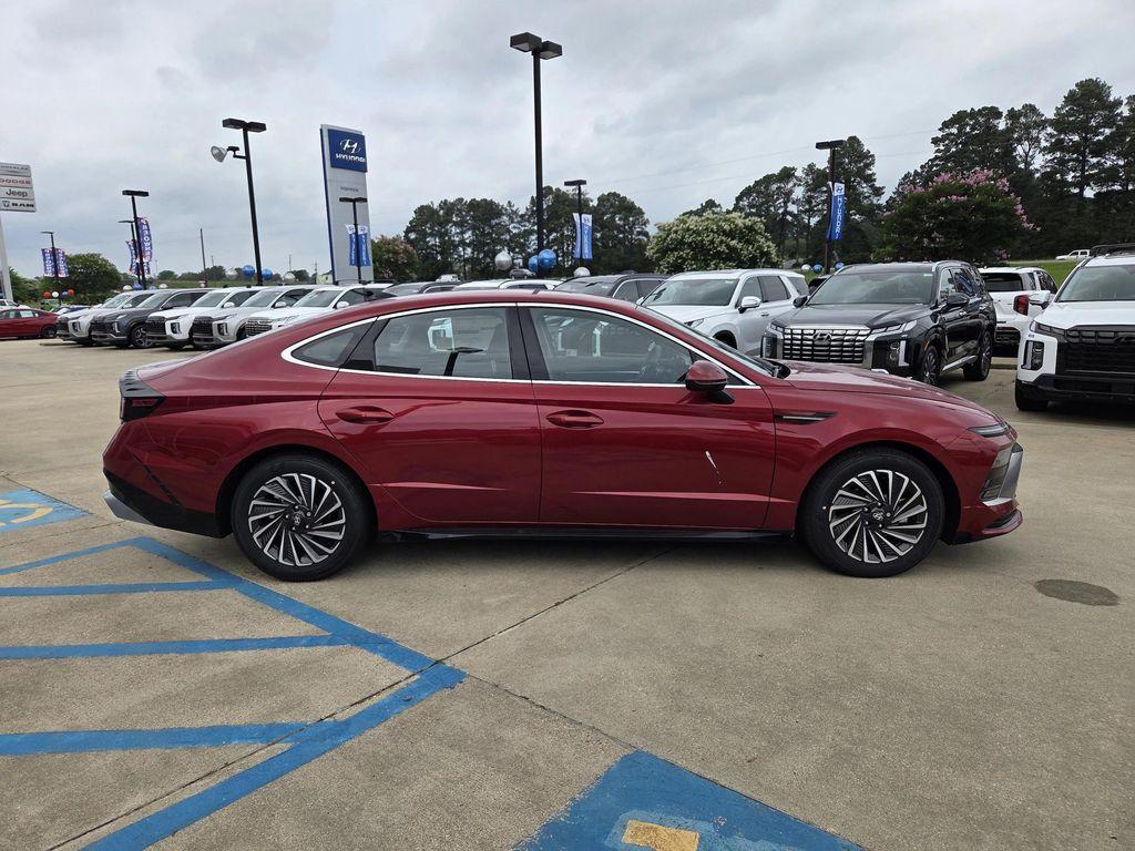 new 2025 Hyundai Sonata Hybrid car, priced at $33,758