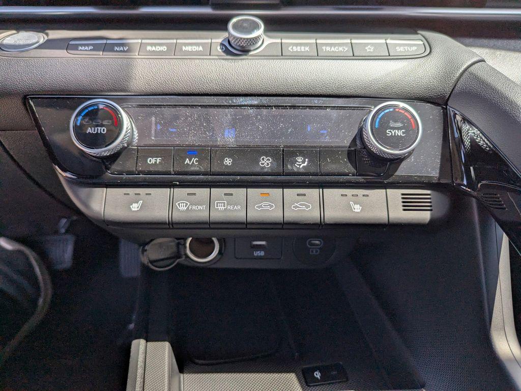 new 2025 Hyundai Elantra car, priced at $27,735