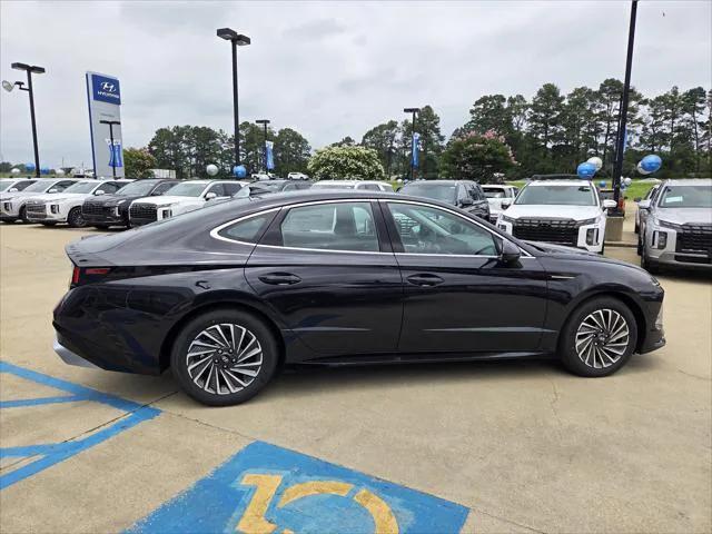 new 2025 Hyundai Sonata Hybrid car, priced at $34,095