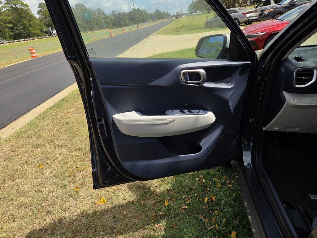 new 2025 Hyundai Venue car, priced at $25,965