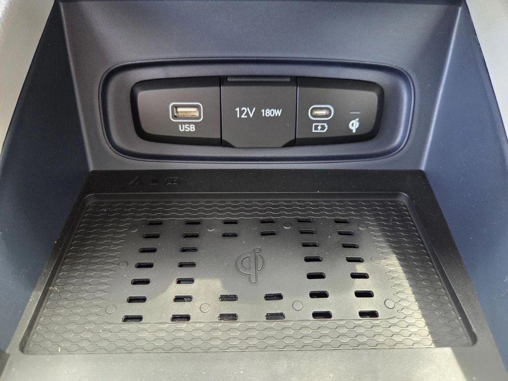 new 2025 Hyundai Venue car, priced at $25,965