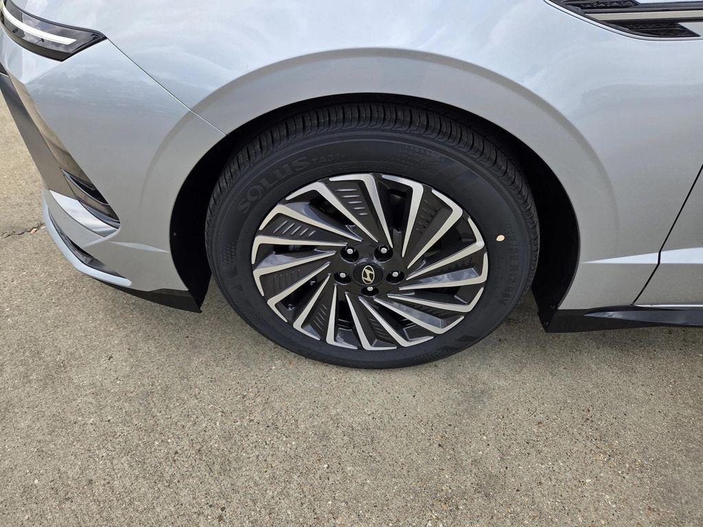 new 2025 Hyundai Sonata Hybrid car, priced at $33,065