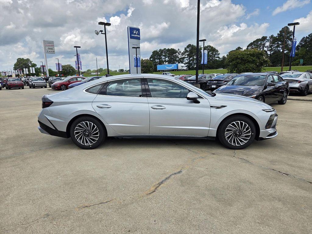 new 2025 Hyundai Sonata Hybrid car, priced at $33,065