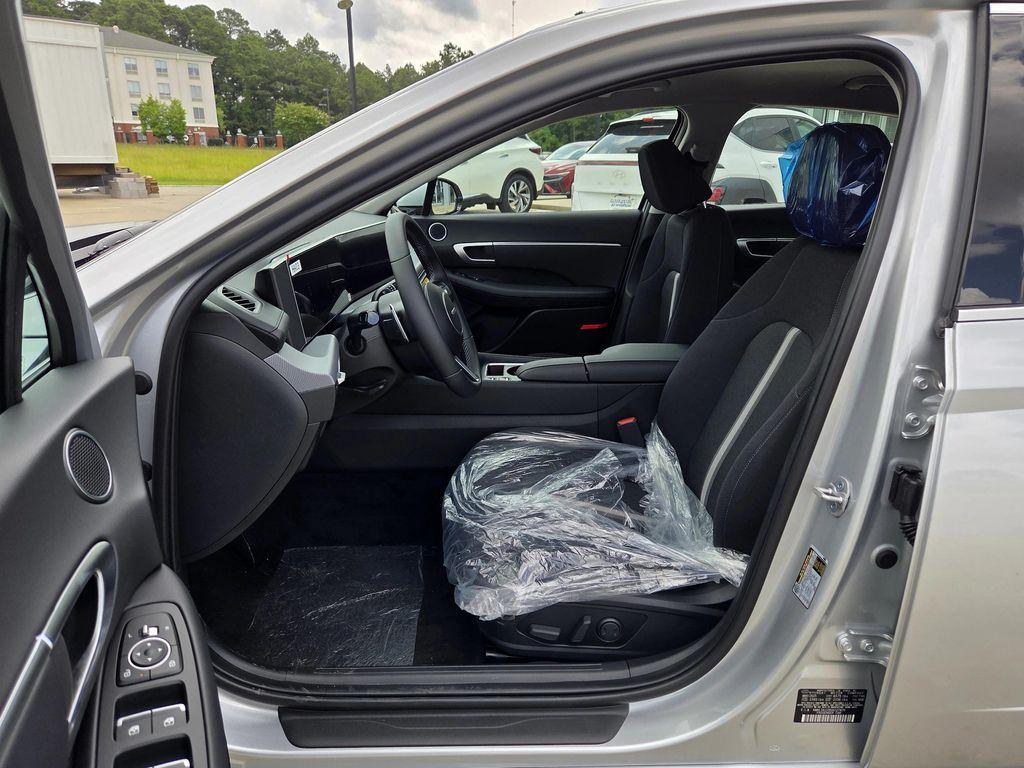 new 2025 Hyundai Sonata Hybrid car, priced at $33,065