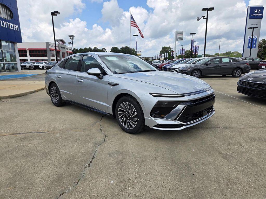 new 2025 Hyundai Sonata Hybrid car, priced at $33,065