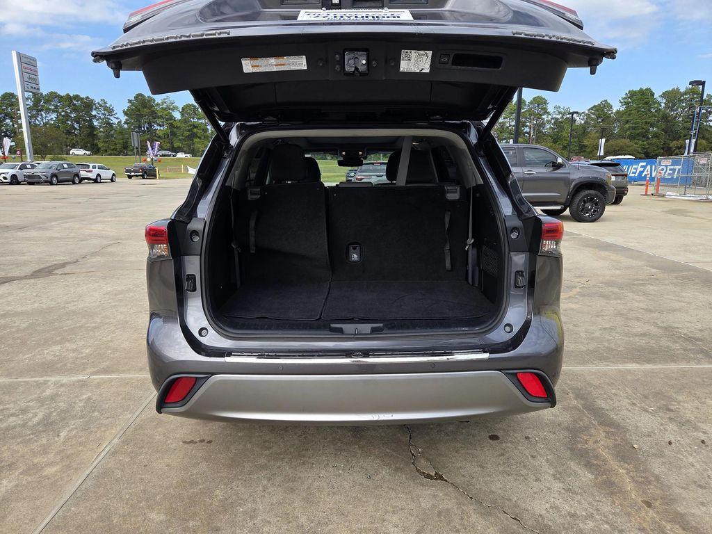 used 2021 Toyota Highlander car, priced at $29,880