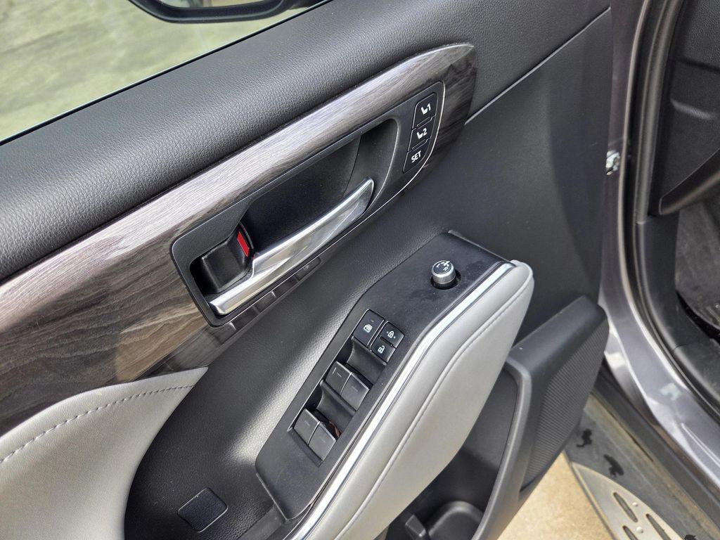 used 2021 Toyota Highlander car, priced at $29,880