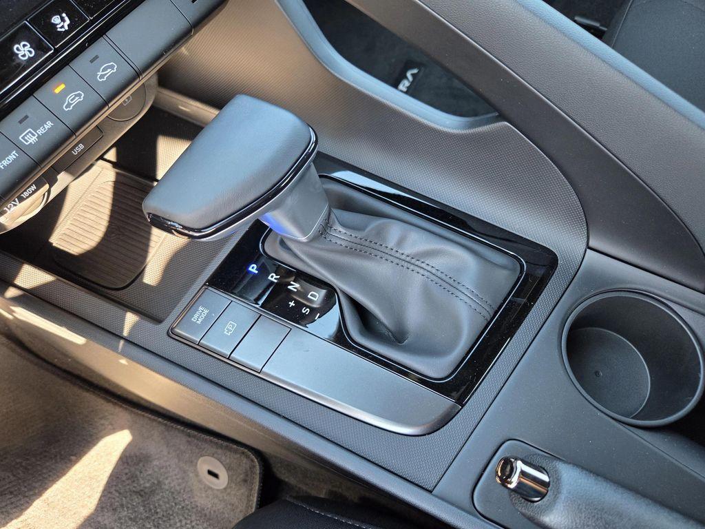 new 2025 Hyundai Elantra car, priced at $25,625