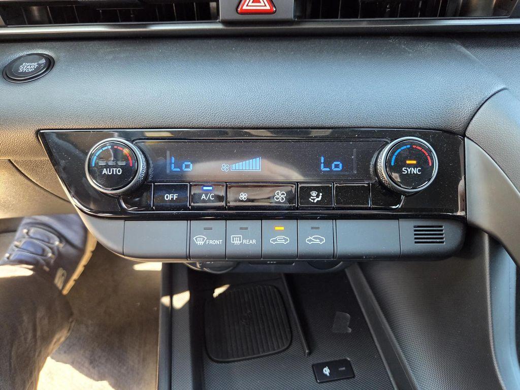 new 2025 Hyundai Elantra car, priced at $25,625