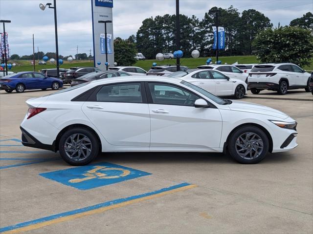 new 2024 Hyundai Elantra HEV car, priced at $28,450