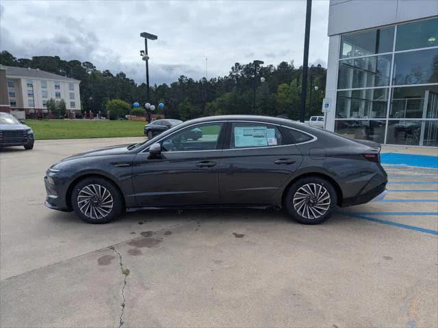 new 2025 Hyundai Sonata Hybrid car, priced at $33,345