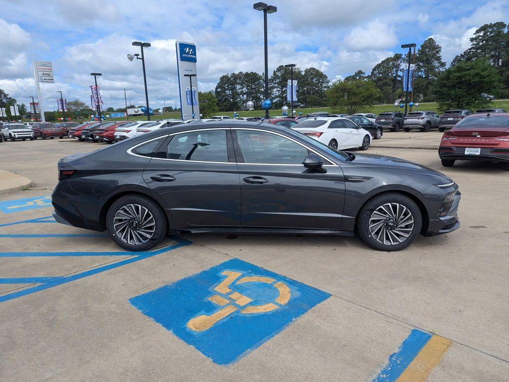 new 2025 Hyundai Sonata Hybrid car, priced at $32,345