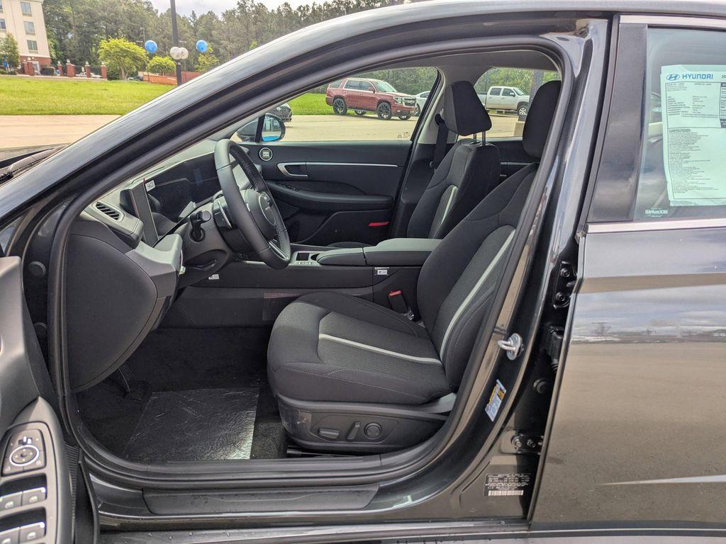 new 2025 Hyundai Sonata Hybrid car, priced at $32,345